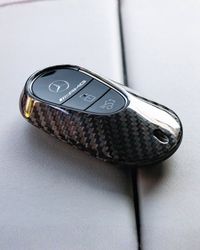 Co kupić petrolheadowi? Przewodnik po prezentach z prawdziwego karbonu
