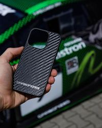 Etui z karbonu vs zwykłe etui - co wybierają entuzjaści motoryzacji?