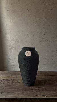 Elegante Vase "Liora" - schlichtes Design - ideal für elegante Wohnzimmer. 