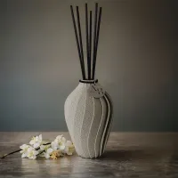 Raumduft Reed Diffuser und Raumerfrischer Set "IGNIS" inkl. Duft und Stäbchen