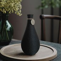 Elegante Vase Niva in modernem Design, nachhaltig aus PLA & PP gefertigt. Erhältlich in 11 Farben & 3 Größen. Ideal für Pampasgras, Trocken- und Frischblumen, stilvolle Wohnzimmerdeko und Geschenkidee.