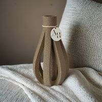 Blumen und Deko-Vase "Vita" - erhältlich in acht Farben und 3 Größen. Inkl. wasserdichtem Inlay und Edelstahlanhänger mit Lederband. 