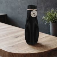 Neue Vasen-Designs - Elegante Vase AERIS von Afilli Homes. Moderne & elegante Vasen für Trocken- und Frischblumen. Ideal als Wohnzimmer Deko - oder als Geschenkidee. 