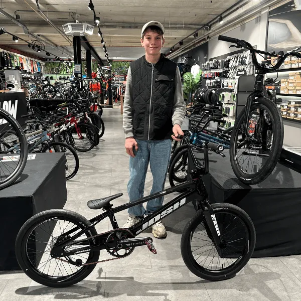 Samen opgebouwd: Josh carbon - Flow BMX