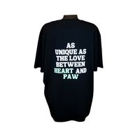 Auf dem Bild ist ein T-Shirt mit Rückenprint zu sehen