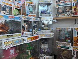 Varias figuras Funko Pop! de diversos tipos y tamaños