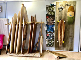 Planches de surf en bois et polyola blanks.