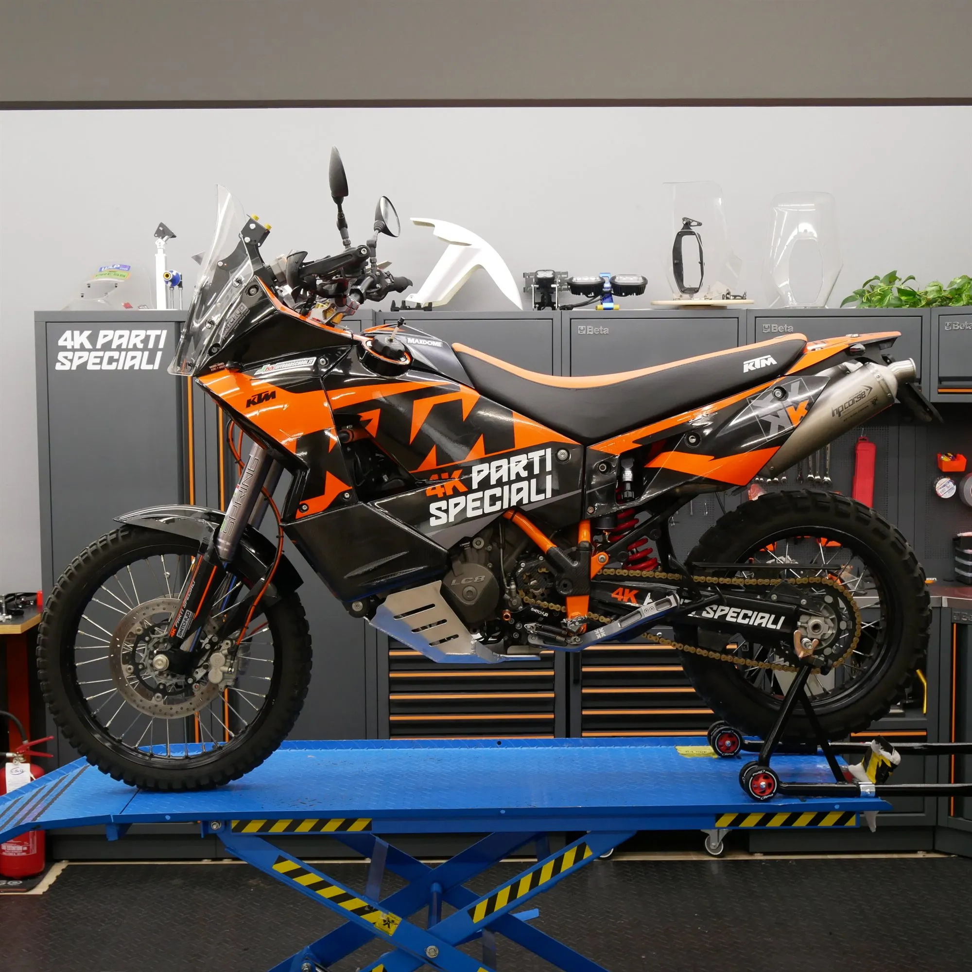 KTM 990 Adventure allestita 4K, in sede