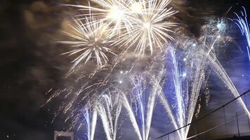 FEUERWERK ZU MUSIK, IST WIRKLICH SPEKTAKULÄR