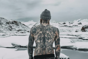 Waarom de winter de beste tijd is om je tatoeage te laten verwijderen