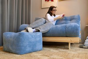 Roost slaapbank in de nieuwe mega corduroy kleur blauw.